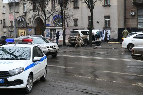 В центре Донецка взорвался внедорожник