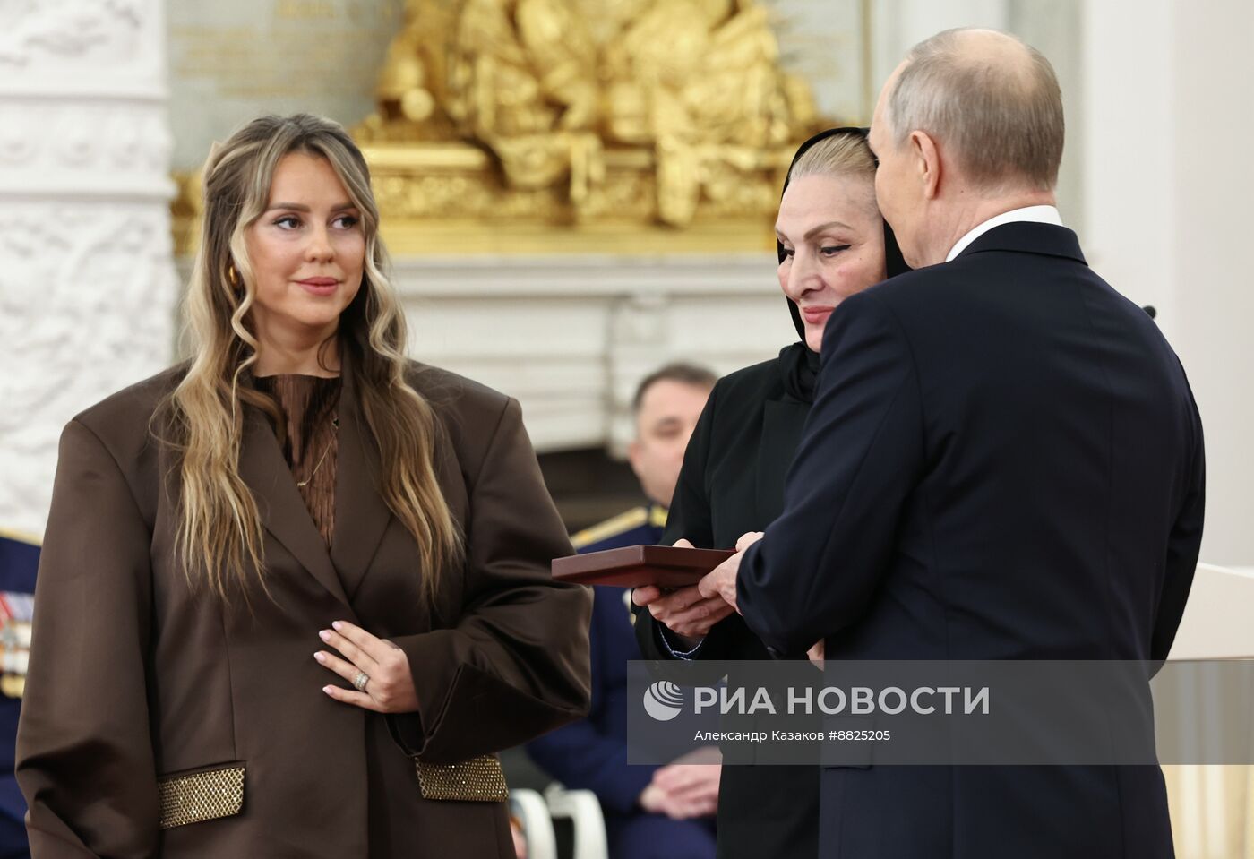 Президент Владимир Путин вручил Героям России медали "Золотая Звезда"