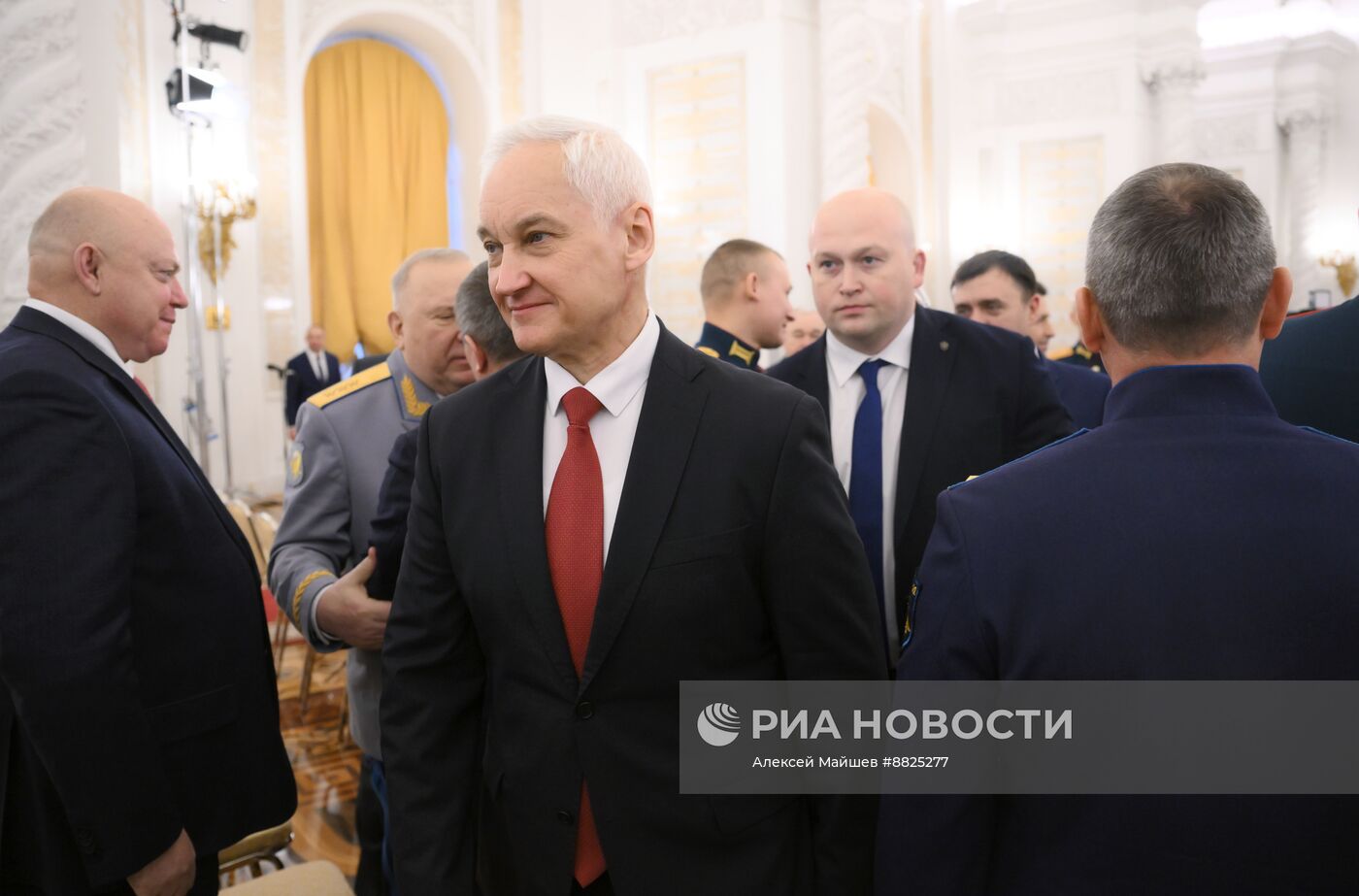 Президент Владимир Путин вручил Героям России медали "Золотая Звезда"