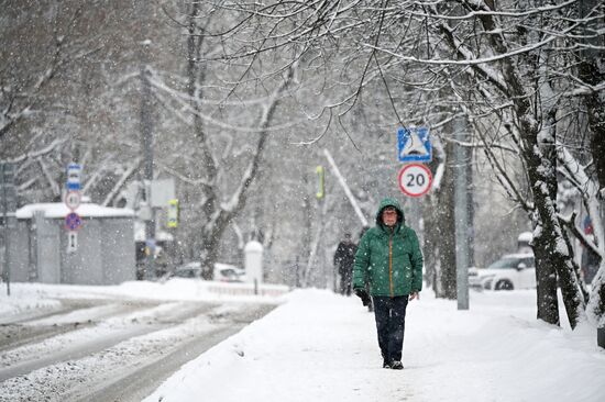 Снег в Москве