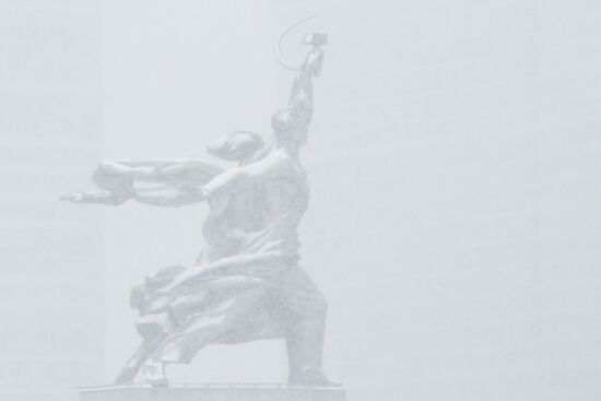 Снег в Москве