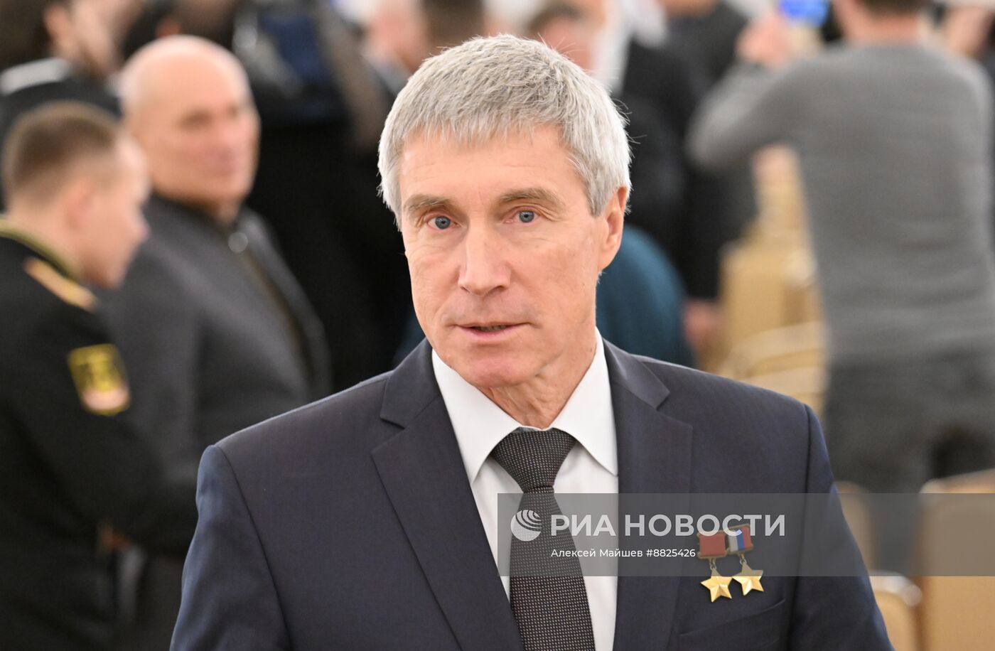 Президент Владимир Путин вручил Героям России медали "Золотая Звезда"