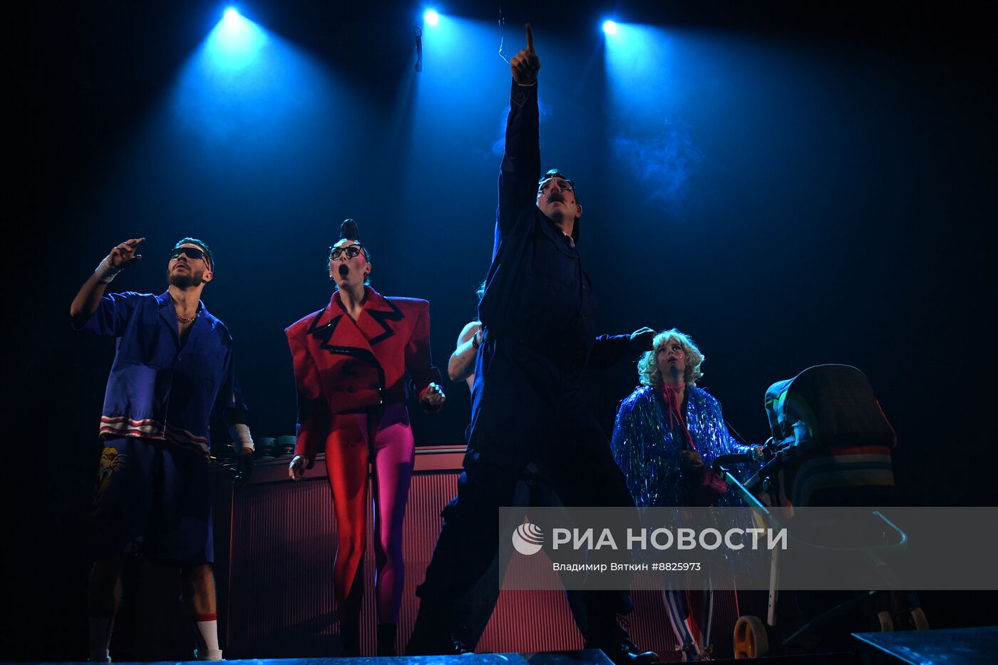 Спектакль "12 клоунов в поисках счастья" в театре на Цветном