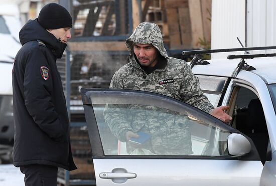 Рейд по выявлению нелегальных мигрантов в Красноярске 