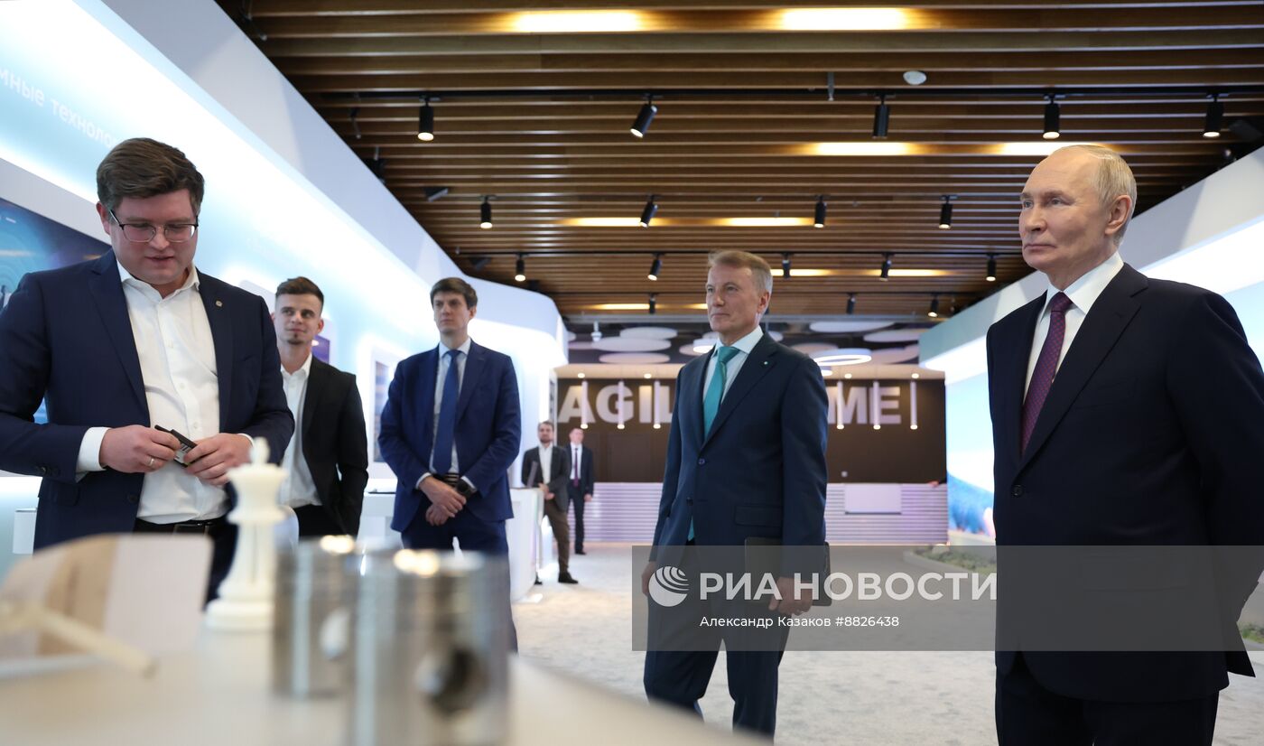 Президент Владимир Путин принял участие в конференции по искусственному интеллекту AI Journey