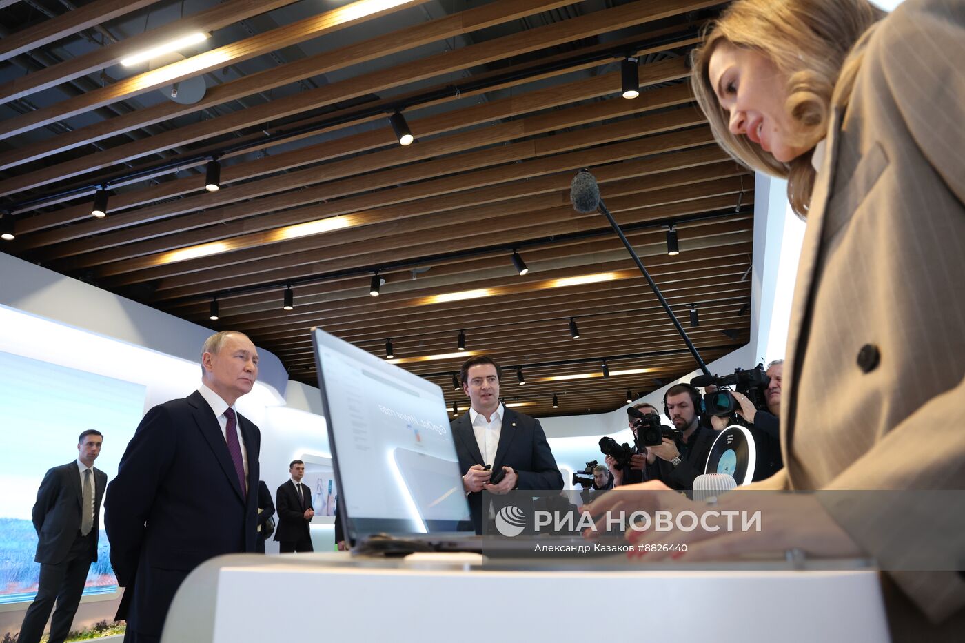 Президент Владимир Путин принял участие в конференции по искусственному интеллекту AI Journey