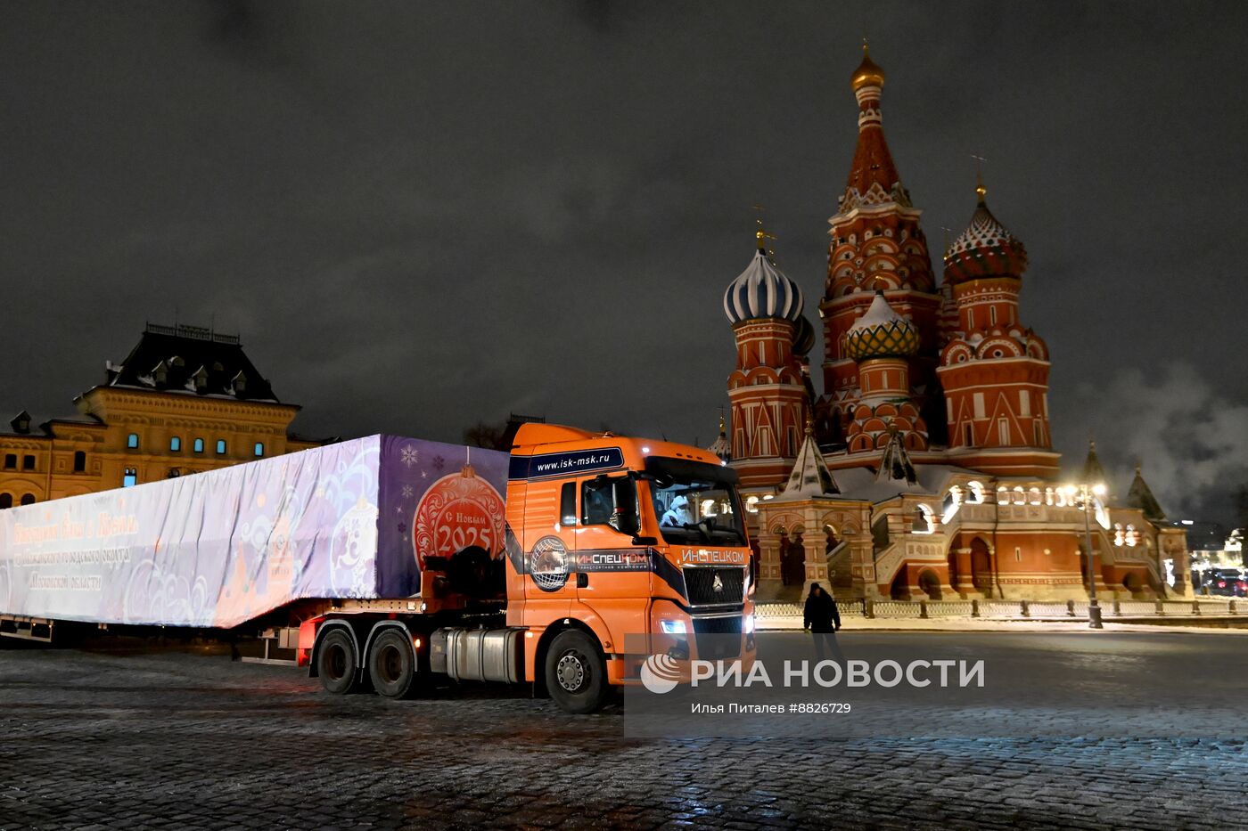 Встреча Главной новогодней елки страны на Красной площади 