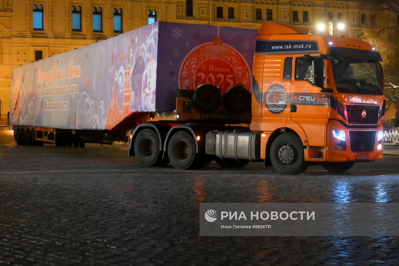 Встреча Главной новогодней елки страны на Красной площади 