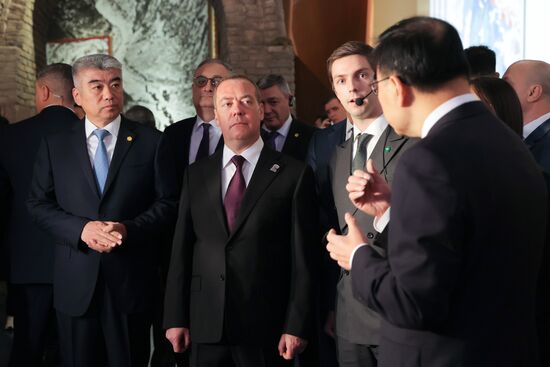 Рабочий визит зампреда Совбеза РФ Д. Медведева в Китай