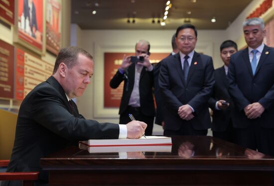 Рабочий визит зампреда Совбеза РФ Д. Медведева в Китай