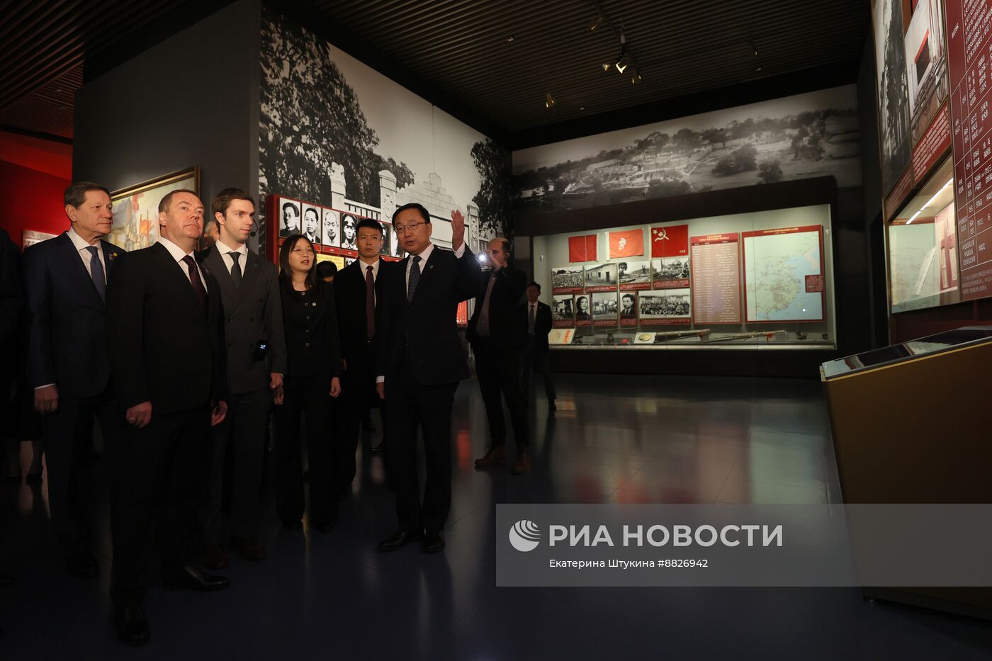 Рабочий визит зампреда Совбеза РФ Д. Медведева в Китай