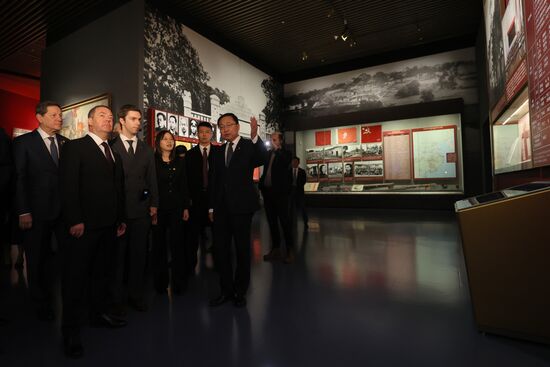 Рабочий визит зампреда Совбеза РФ Д. Медведева в Китай