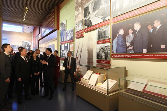 Рабочий визит зампреда Совбеза РФ Д. Медведева в Китай