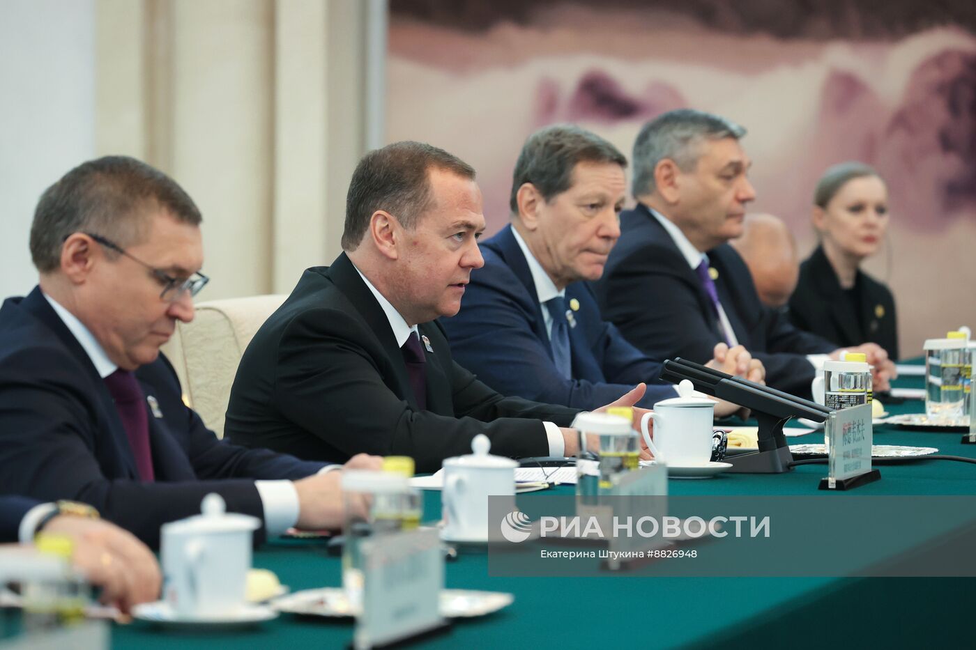 Рабочий визит зампреда Совбеза РФ Д. Медведева в Китай