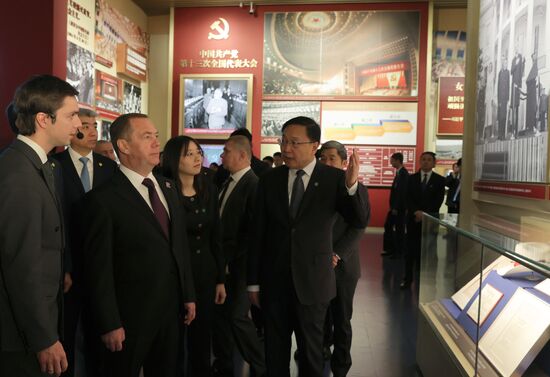 Рабочий визит зампреда Совбеза РФ Д. Медведева в Китай