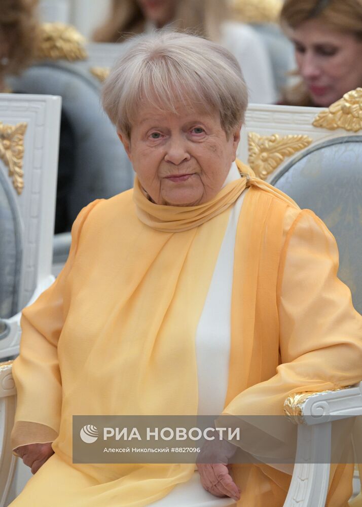 Президент Владимир Путин вручил государственные награды выдающимся россиянам