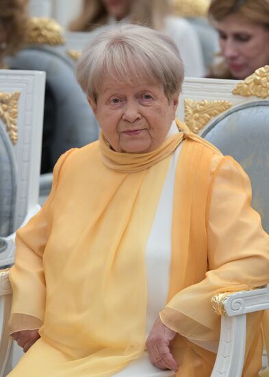 Президент Владимир Путин вручил государственные награды выдающимся россиянам