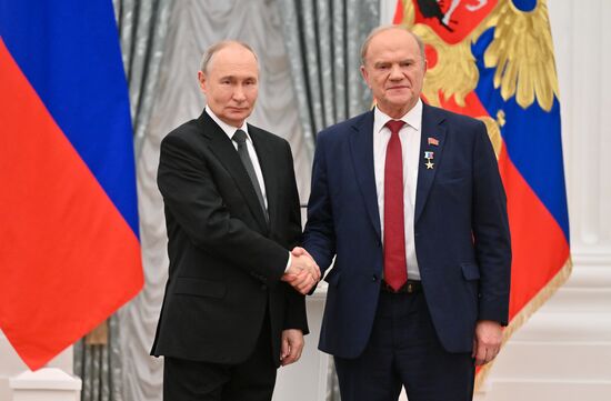 Президент Владимир Путин вручил государственные награды выдающимся россиянам