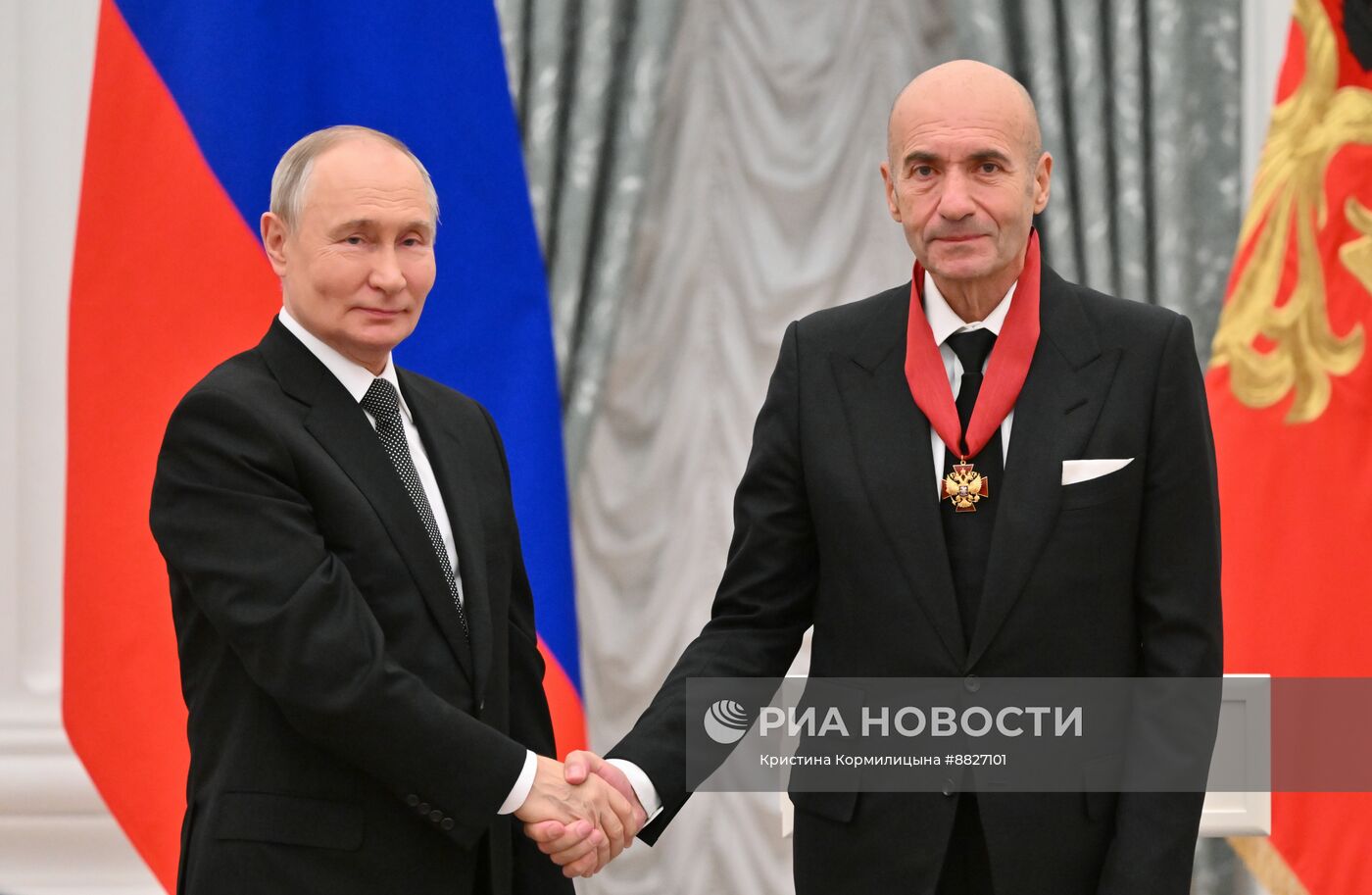 Президент Владимир Путин вручил государственные награды выдающимся россиянам