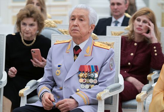 Президент Владимир Путин вручил государственные награды выдающимся россиянам