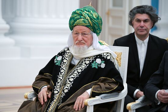 Президент Владимир Путин вручил государственные награды выдающимся россиянам