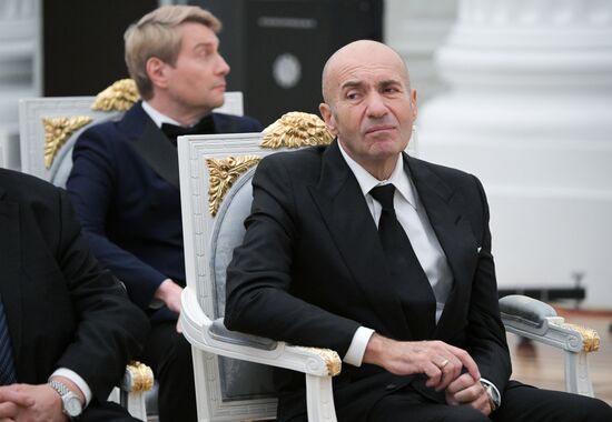 Президент Владимир Путин вручил государственные награды выдающимся россиянам