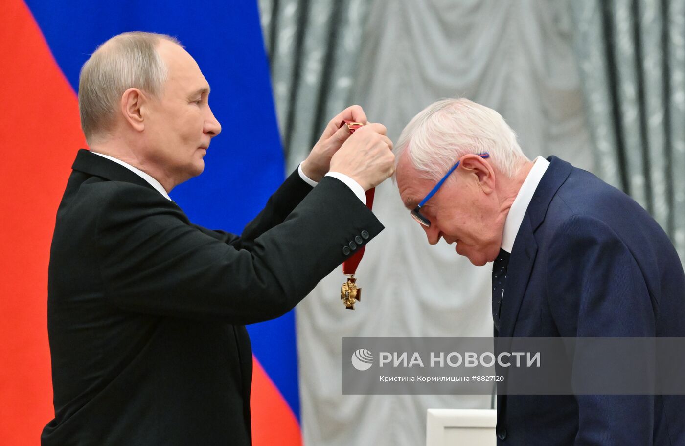 Президент Владимир Путин вручил государственные награды выдающимся россиянам