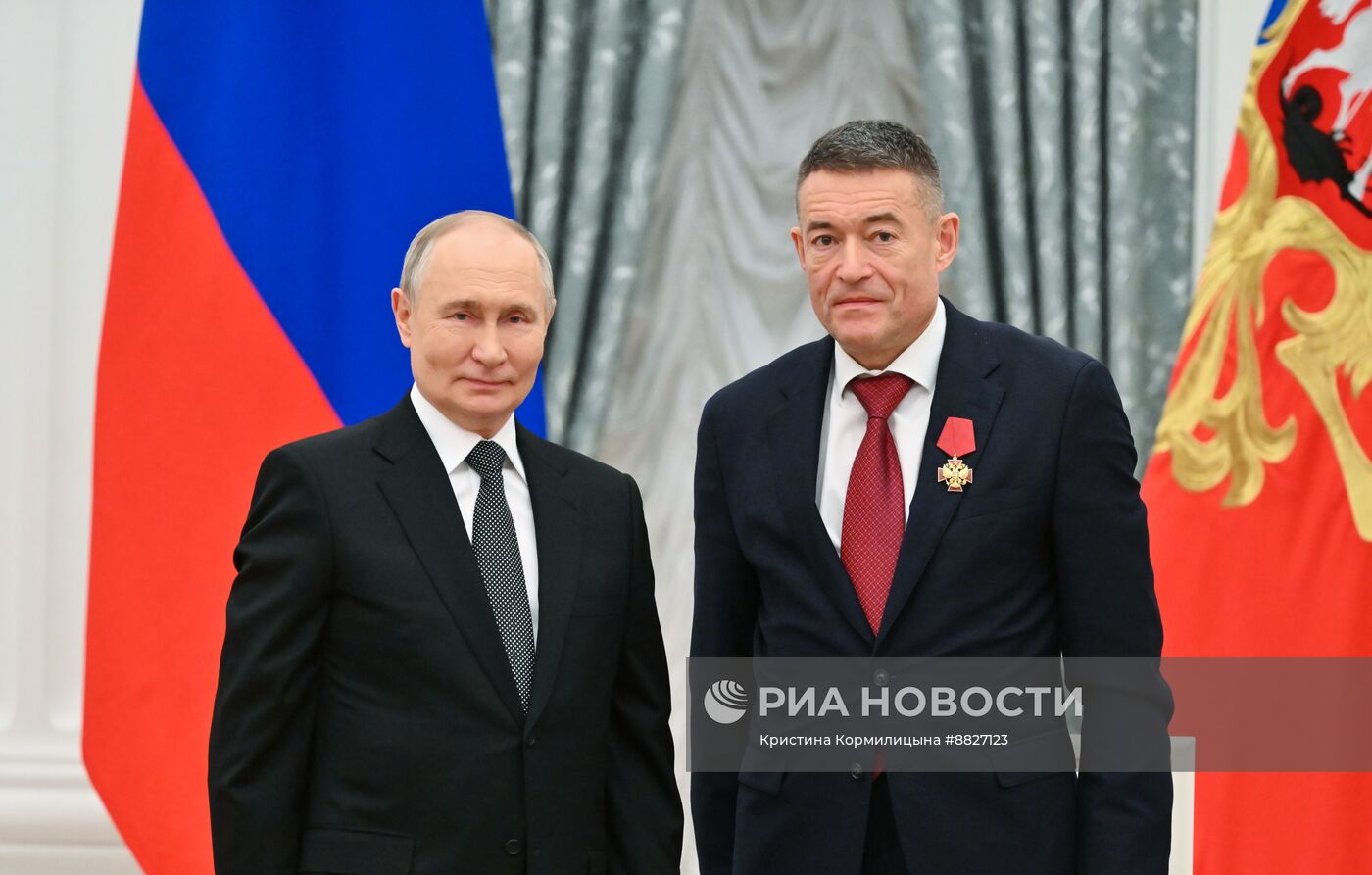 Президент Владимир Путин вручил государственные награды выдающимся россиянам