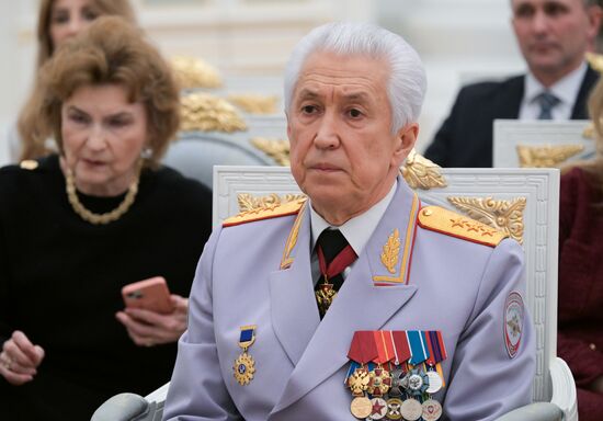 Президент Владимир Путин вручил государственные награды выдающимся россиянам