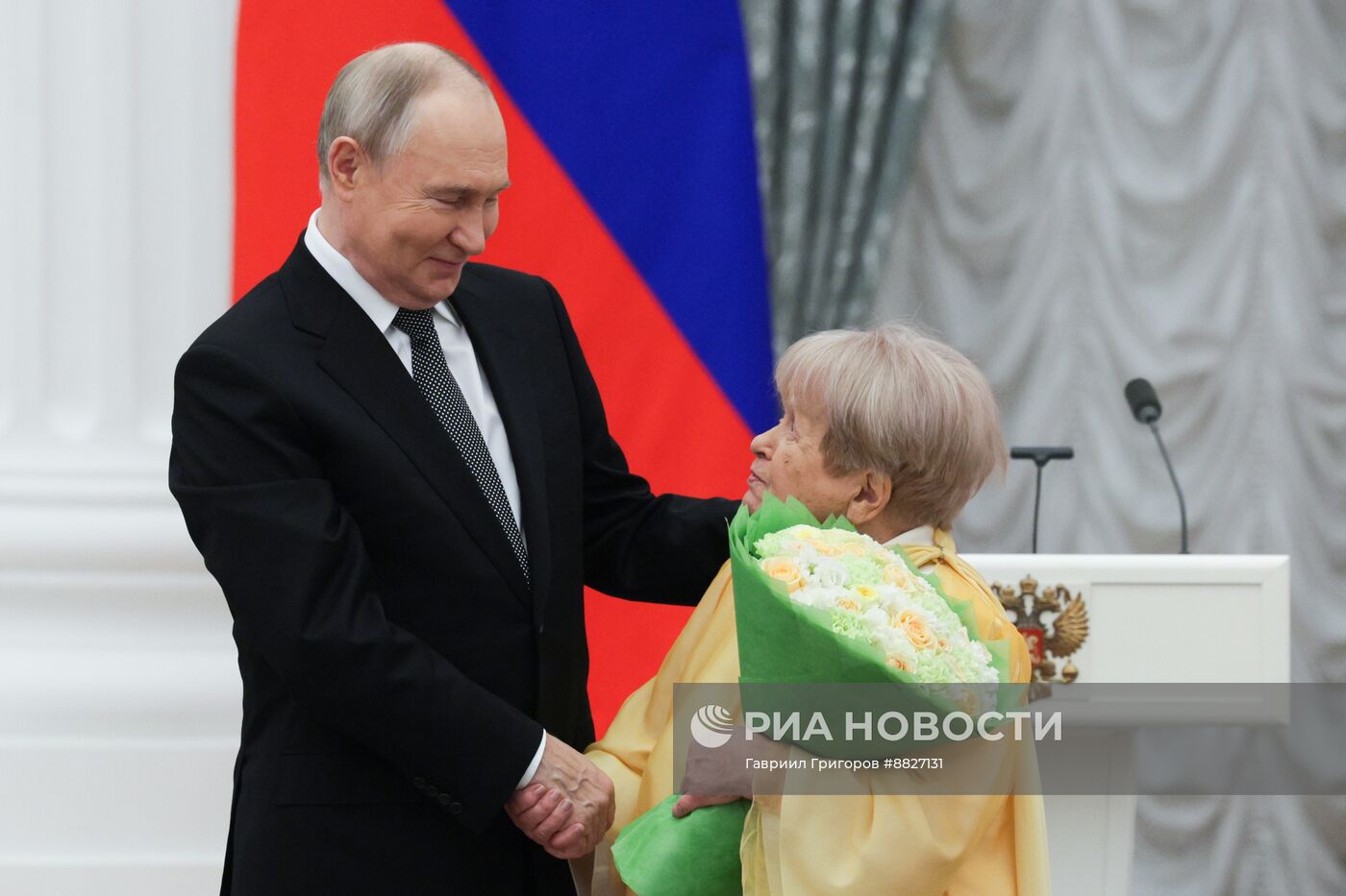 Президент Владимир Путин вручил государственные награды выдающимся россиянам