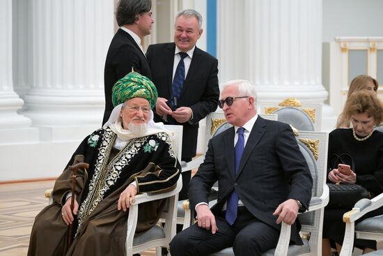 Президент Владимир Путин вручил государственные награды выдающимся россиянам