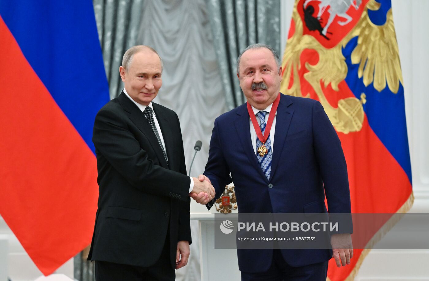 Президент Владимир Путин вручил государственные награды выдающимся россиянам