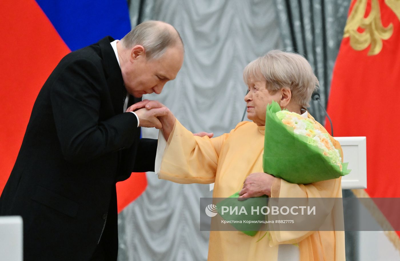 Президент Владимир Путин вручил государственные награды выдающимся россиянам