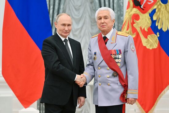 Президент Владимир Путин вручил государственные награды выдающимся россиянам