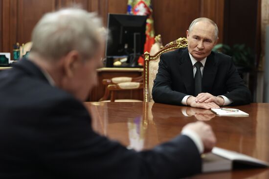 Президент Владимир Путин встретился с председателем Конституционного Суда РФ В. Зорькиным