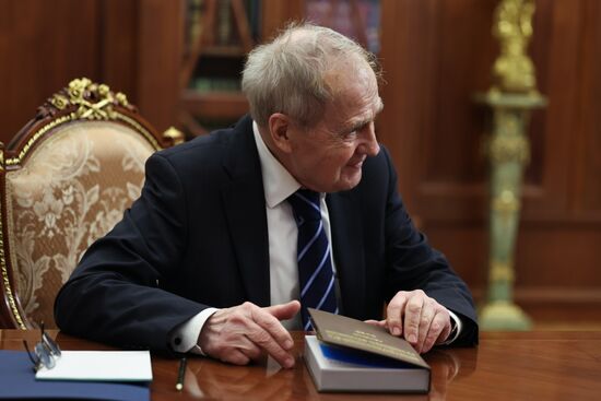 Президент Владимир Путин встретился с председателем Конституционного Суда РФ В. Зорькиным