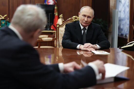 Президент Владимир Путин встретился с председателем Конституционного Суда РФ В. Зорькиным