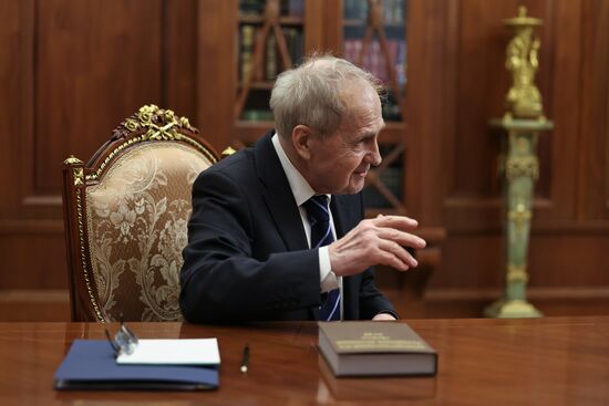Президент Владимир Путин встретился с председателем Конституционного Суда РФ В. Зорькиным