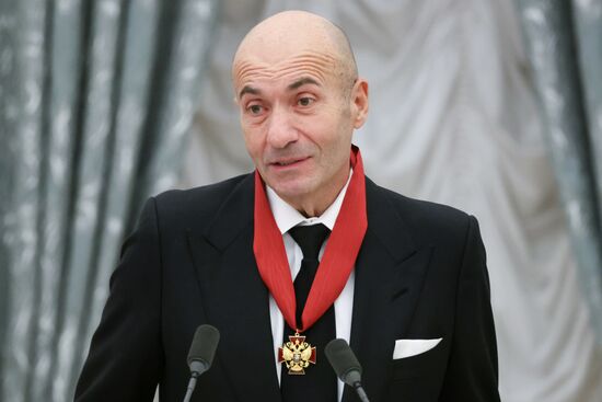 Президент Владимир Путин вручил государственные награды выдающимся россиянам