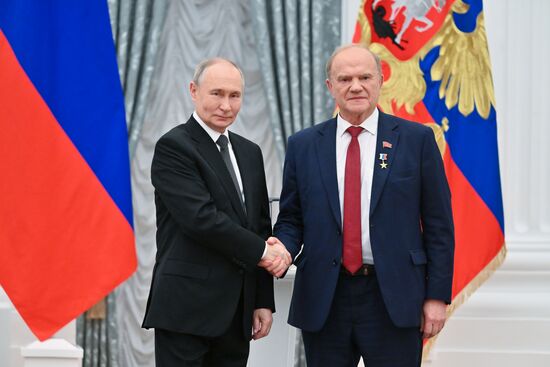 Президент Владимир Путин вручил государственные награды выдающимся россиянам