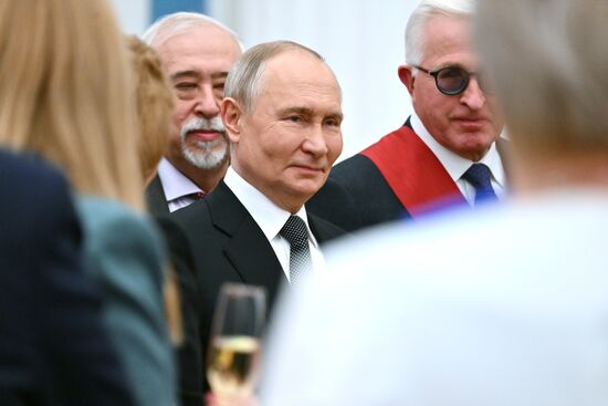 Президент Владимир Путин вручил государственные награды выдающимся россиянам
