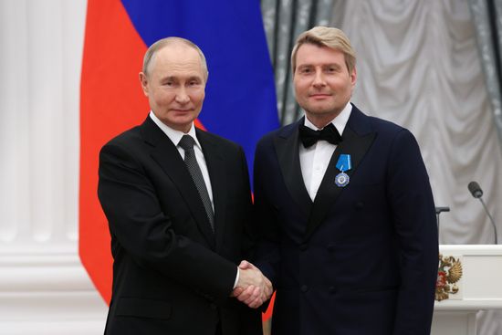 Президент Владимир Путин вручил государственные награды выдающимся россиянам