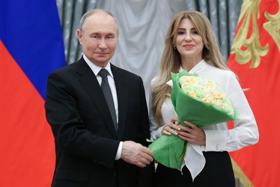 Президент Владимир Путин вручил государственные награды выдающимся россиянам