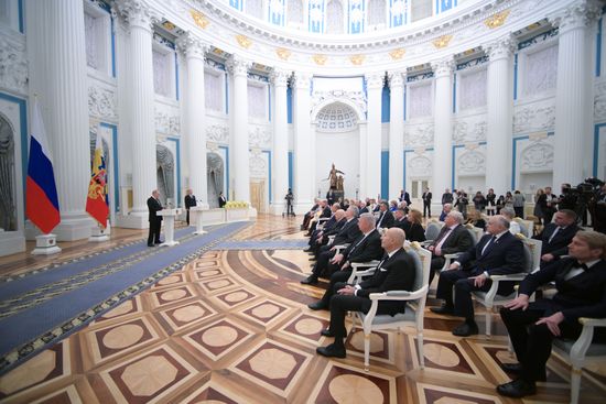 Президент Владимир Путин вручил государственные награды выдающимся россиянам