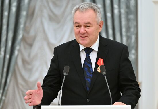 Президент Владимир Путин вручил государственные награды выдающимся россиянам