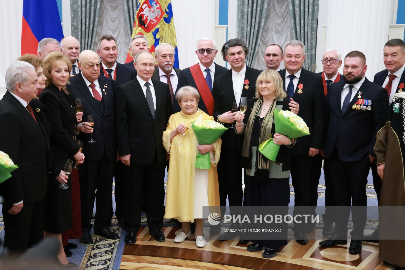 Президент Владимир Путин вручил государственные награды выдающимся россиянам