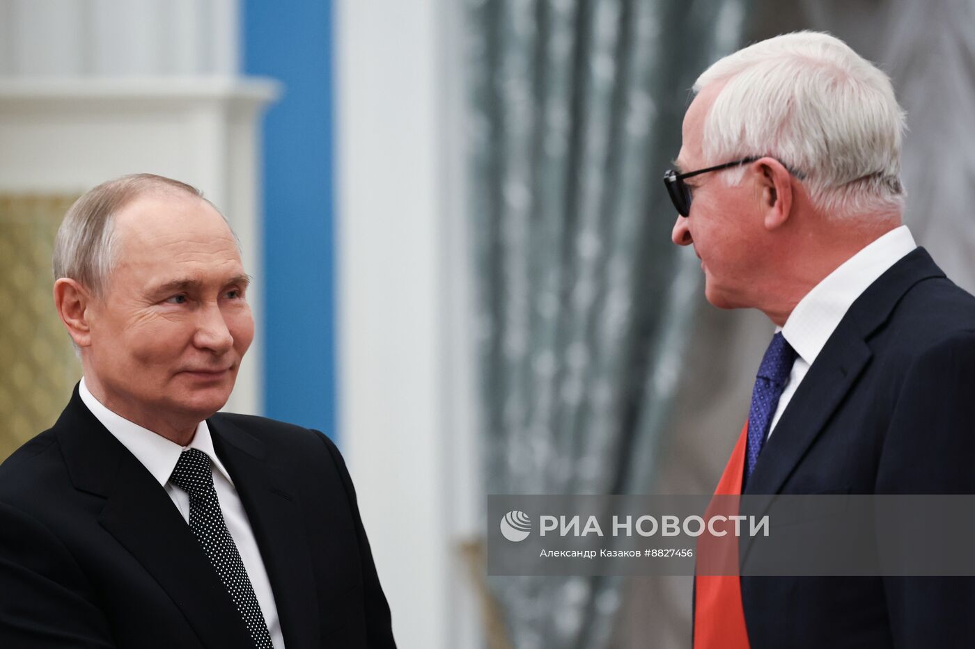 Президент Владимир Путин вручил государственные награды выдающимся россиянам