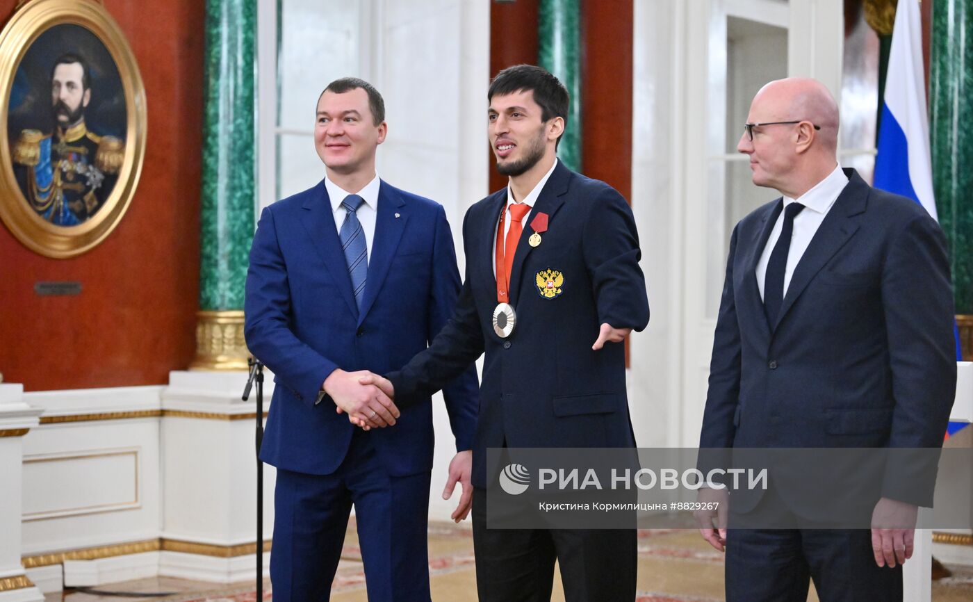 Вручение госнаград  российским параолимпийцам