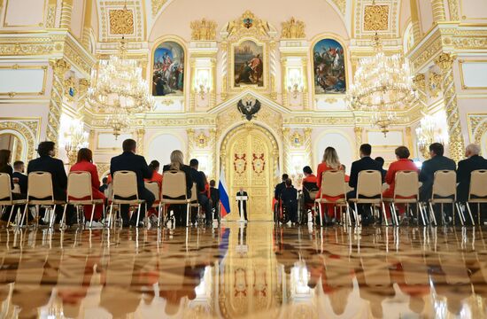 Вручение госнаград российским паралимпийцам