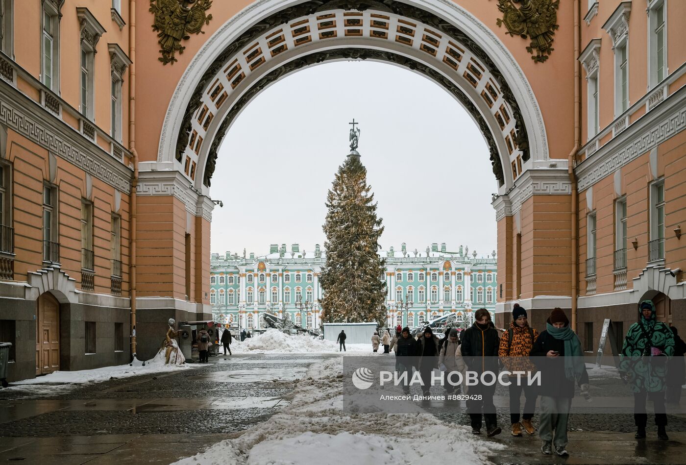 Подготовка к Новому Году в Санкт-Петербурге